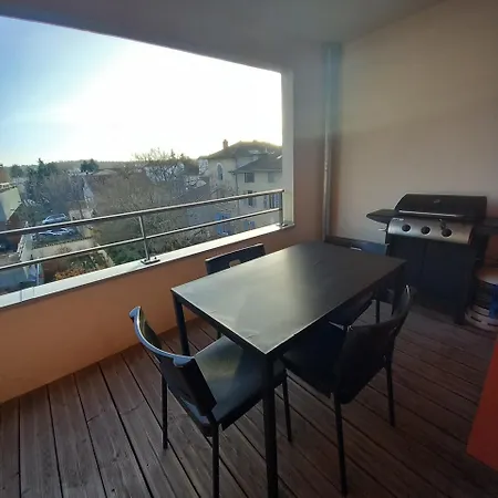 Le Barbusse Lyon-t3-garage-terrasse-3 Lits-home Cinema Apartment Pierre-Bénite