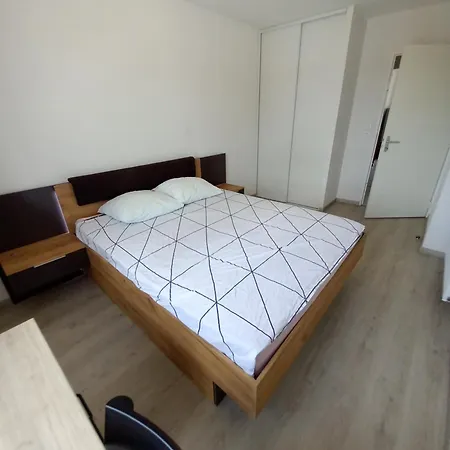Le Barbusse Lyon-t3-garage-terrasse-3 Lits-home Cinema Apartment Pierre-Bénite